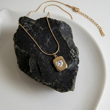 Heart Solitaire Frame Necklace