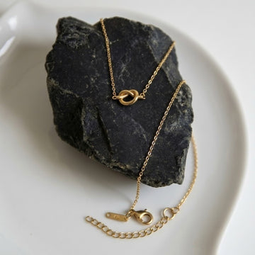 Simple Knot Pendant Necklace