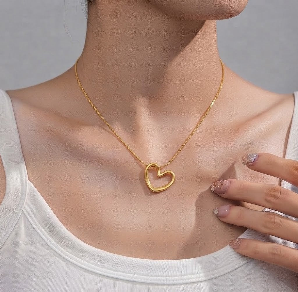 Open Heart Outline Necklace