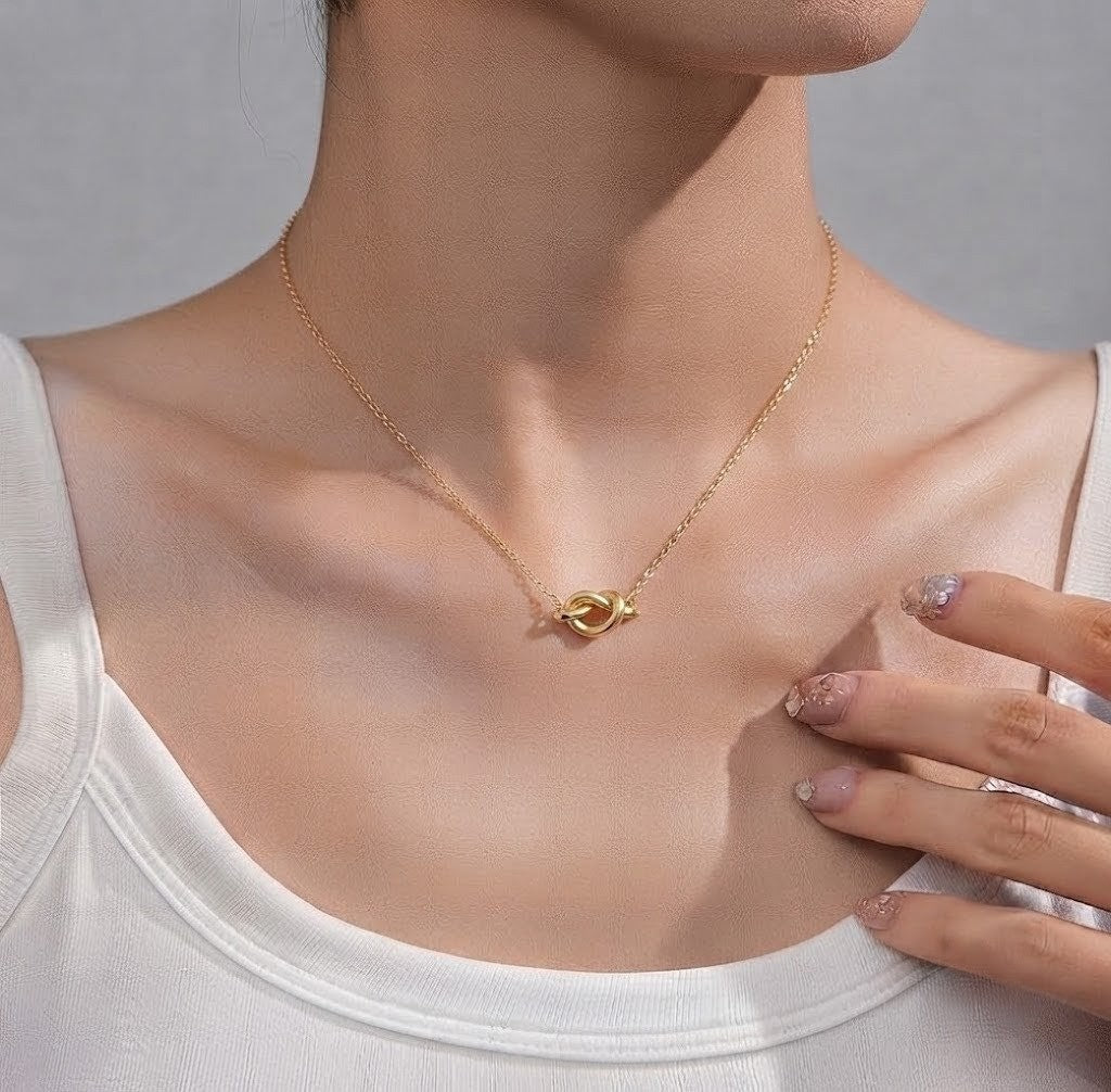 Simple Knot Pendant Necklace