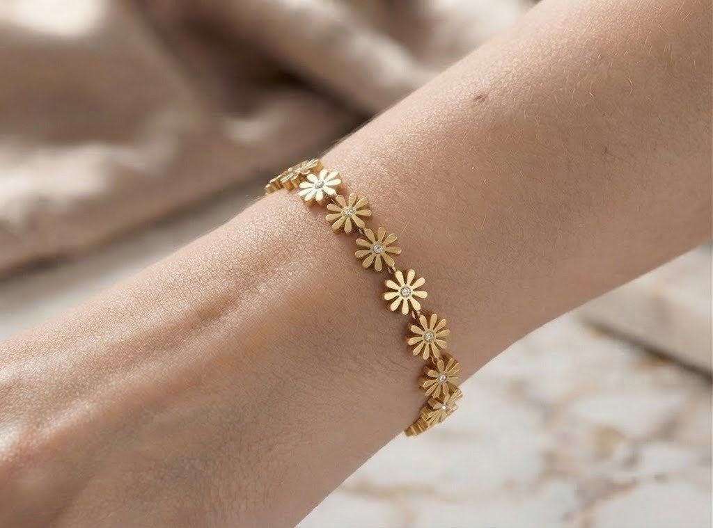 Floral Daisy Charm Bangle